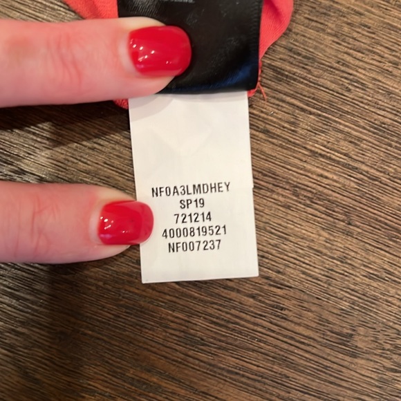 North Face Women's Short Sleeve Scoop neck tunic, coral, soft, size L - Picture 6 of 9